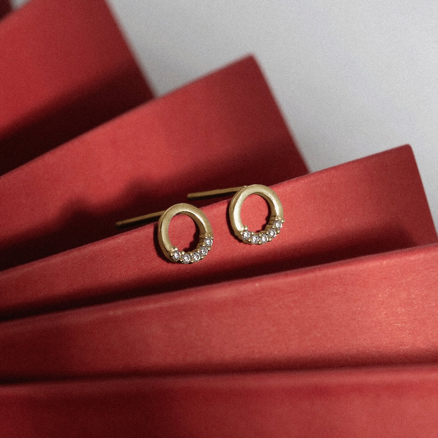 Marilyn Monroe Circle Stud Earrings