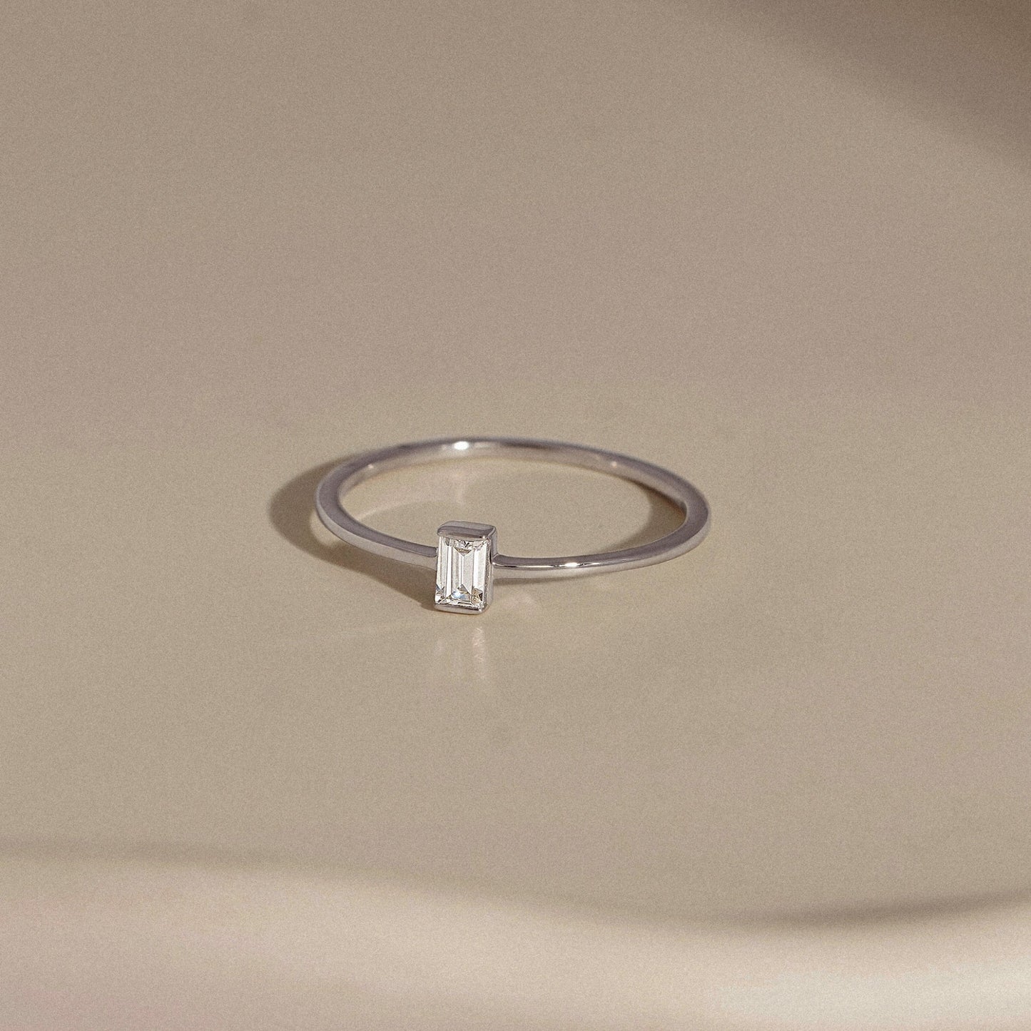 Marilyn Monroe Solo Baguette Petite Ring