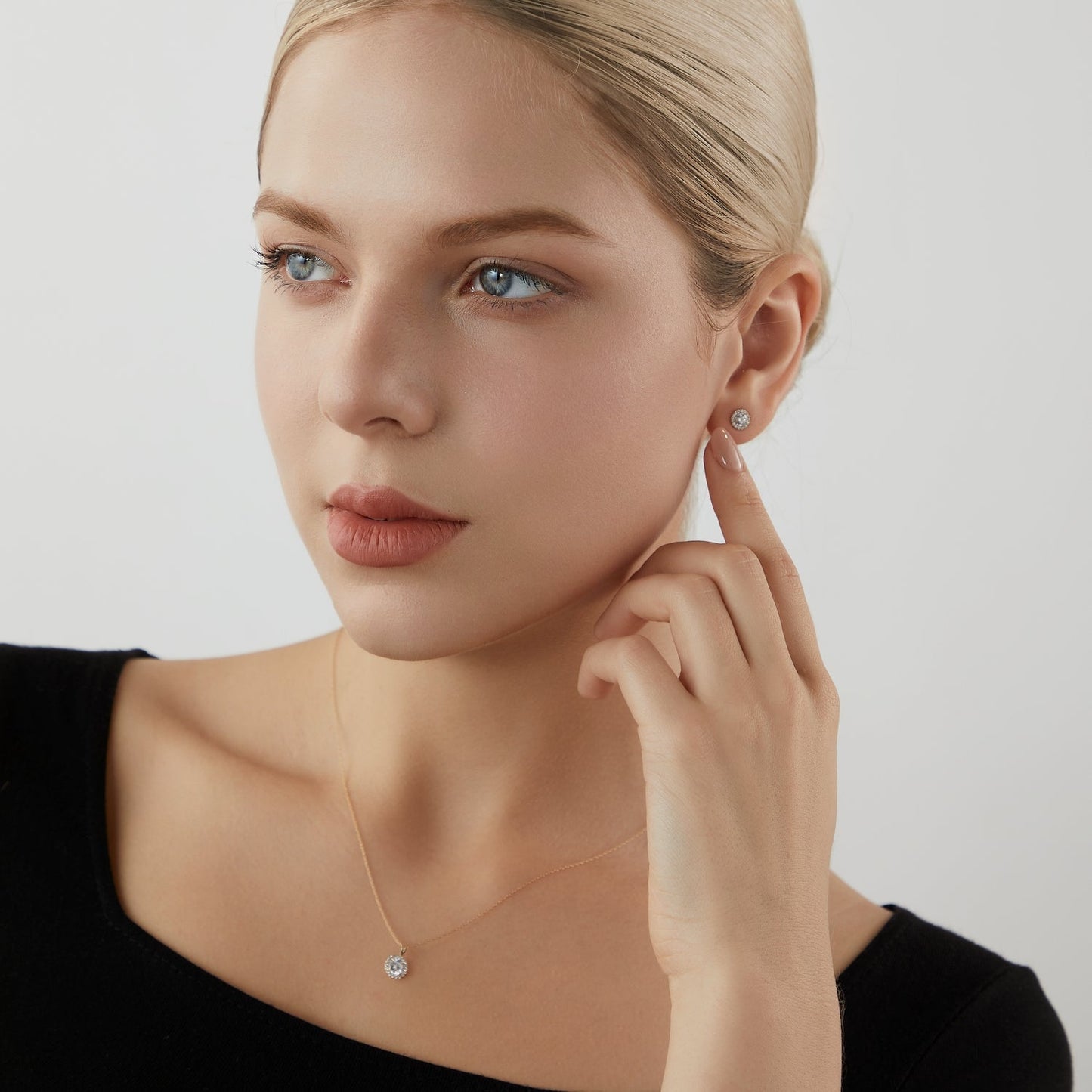 Solid Gold Halo Stud Earrings