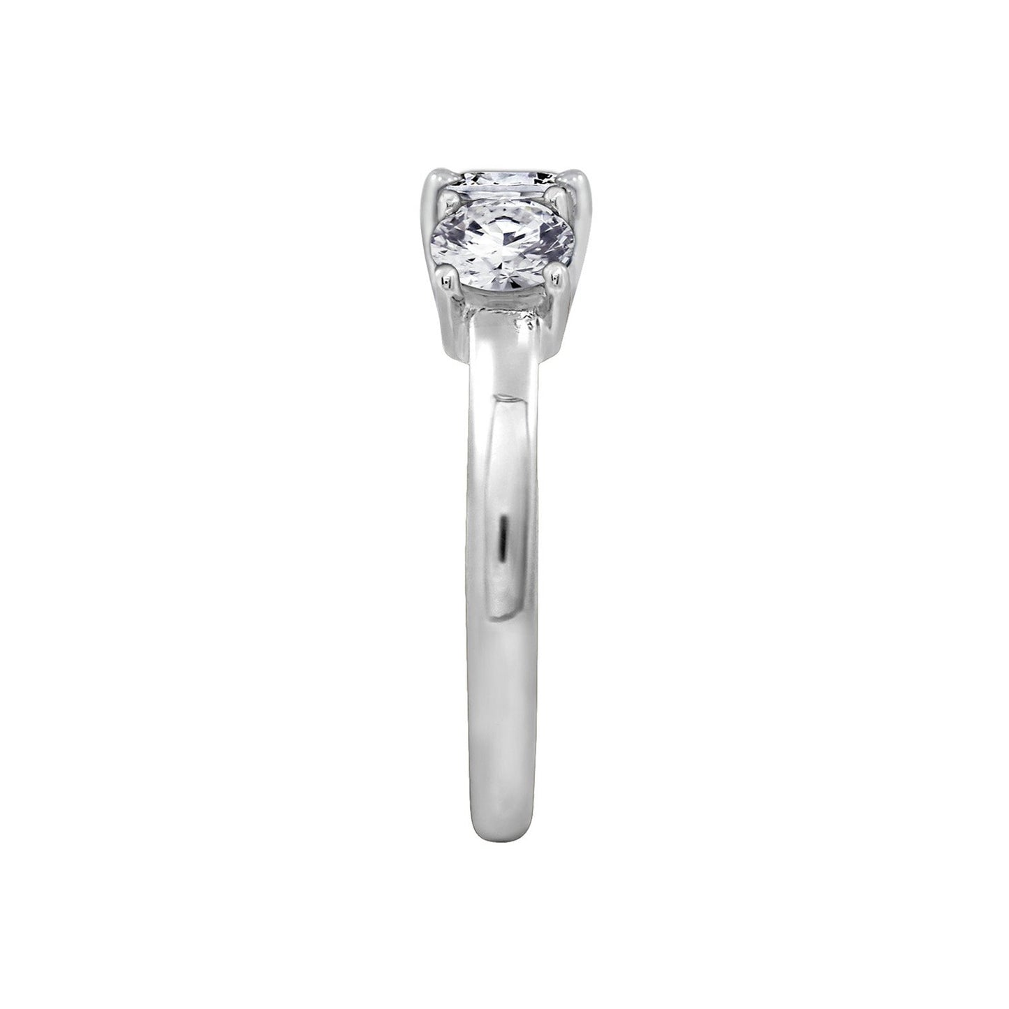 Round Cut 3-Stone Ring