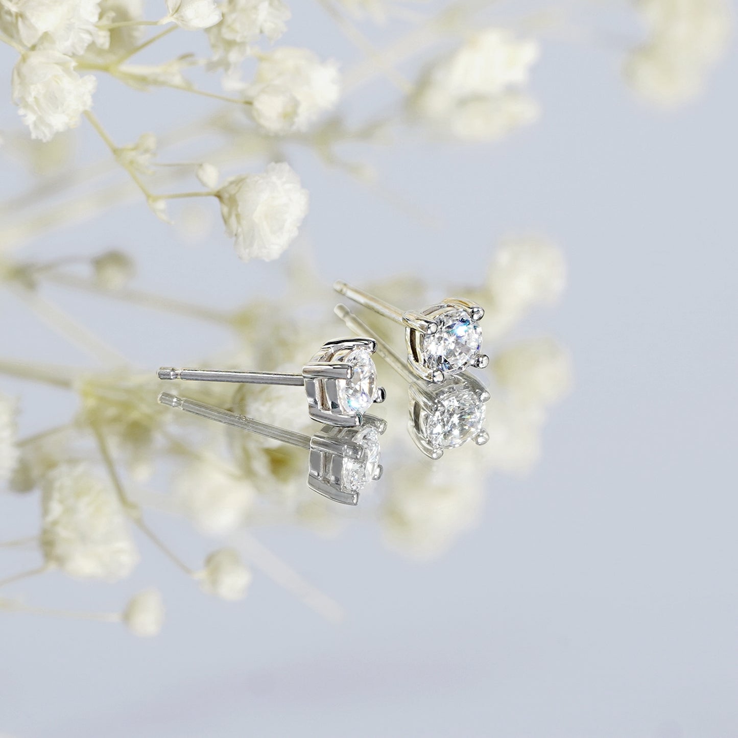 Signature Deluxe Round Solitaire Stud Earrings