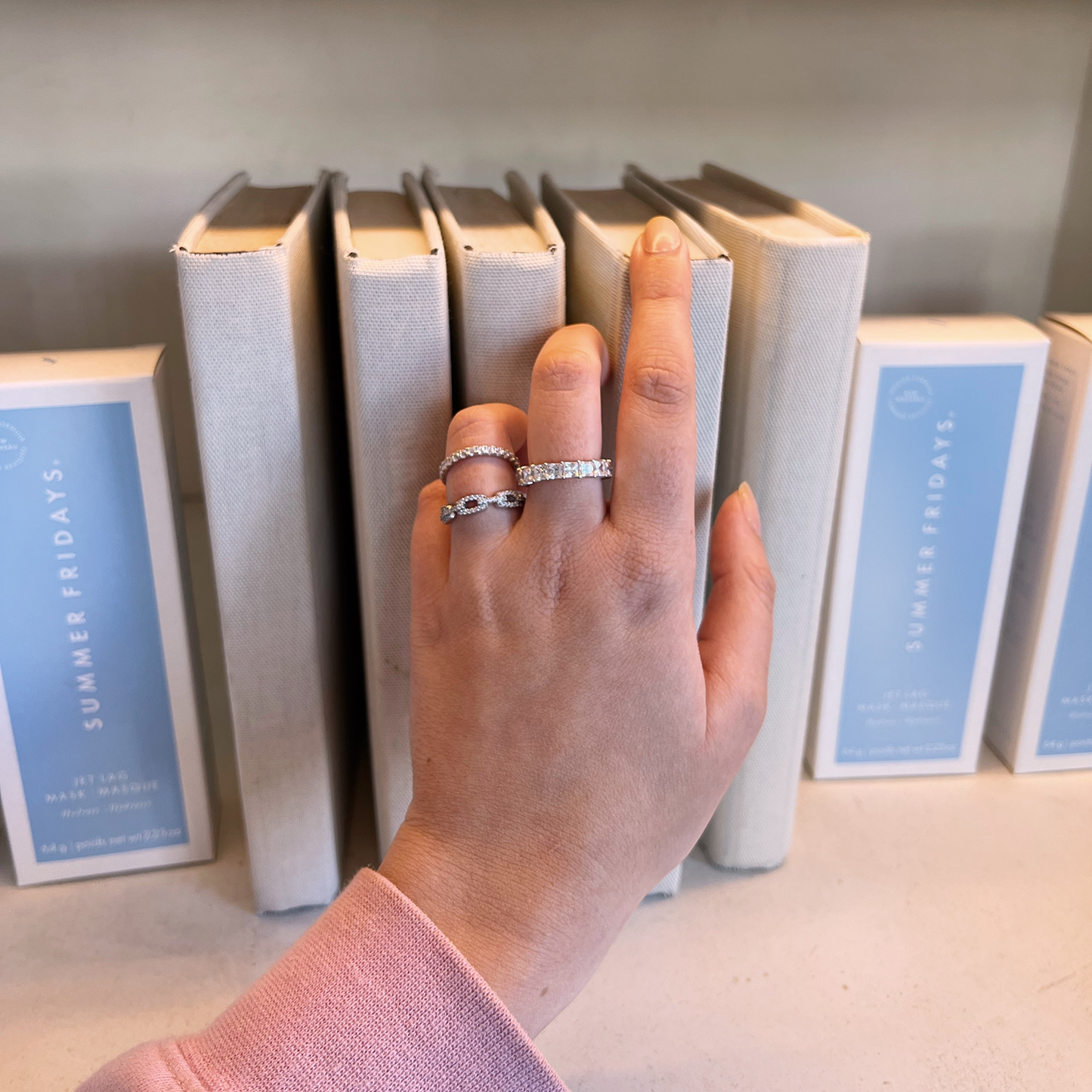 Pave-Linked Ring