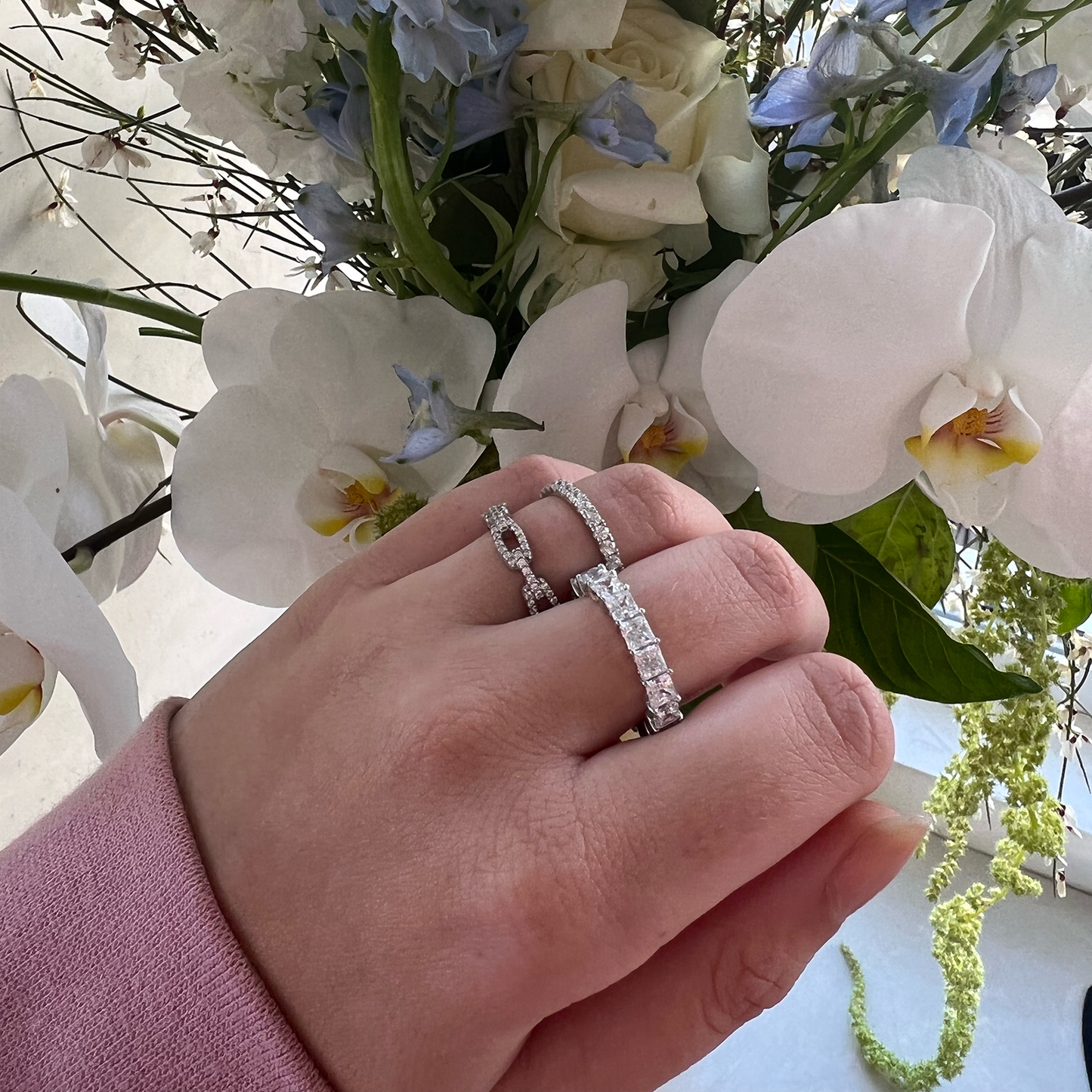 Pave-Linked Ring