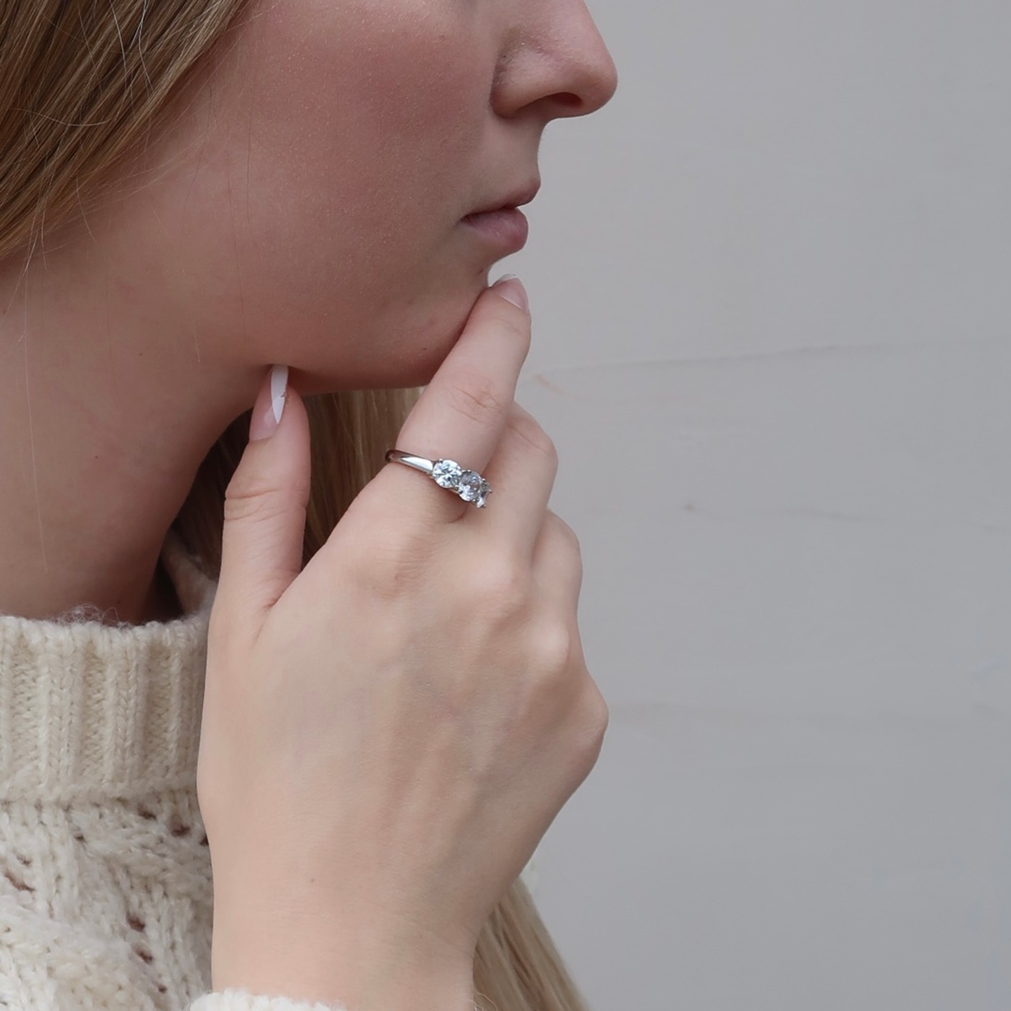 Round Cut 3-Stone Ring