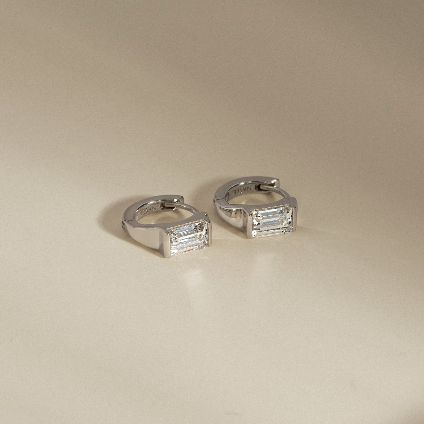 Marilyn Monroe Solo Baguette Huggie Hoops