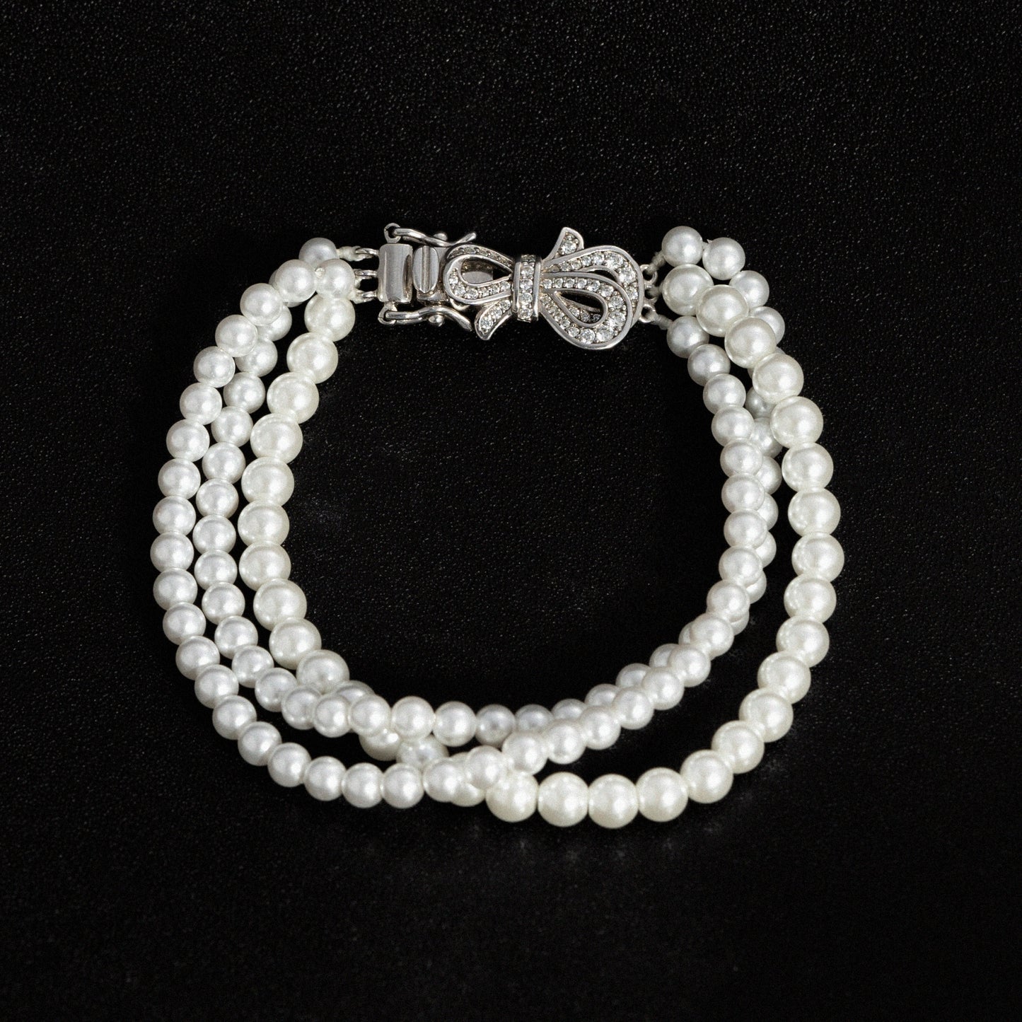 Diamonbliss Marilyn Monroe Pearl Strand with Bow Bracelet