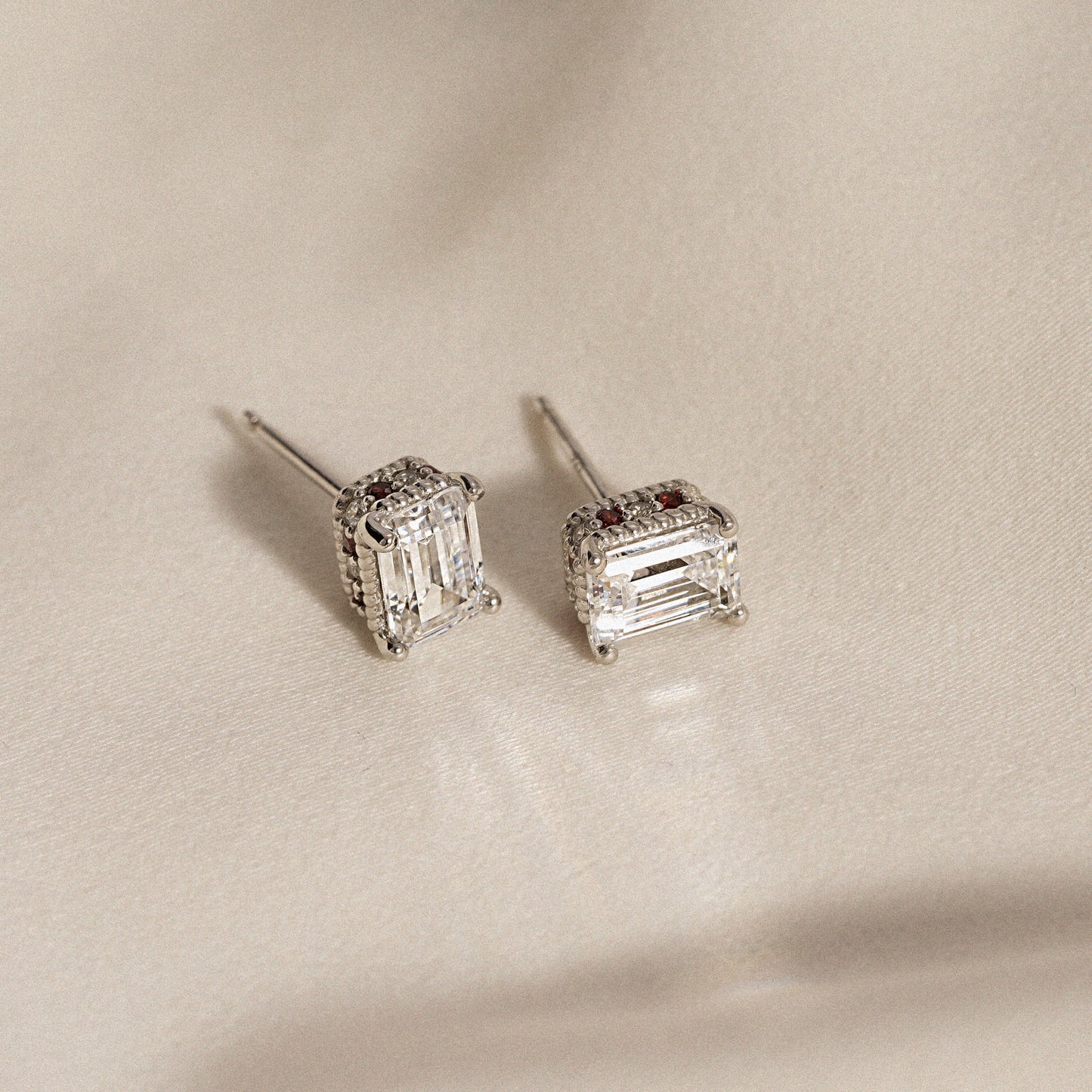 Diamonbliss Marilyn Monroe Red Accent Earrings