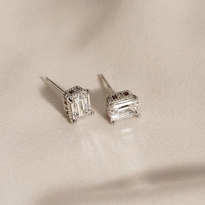 Diamonbliss Marilyn Monroe Red Accent Earrings