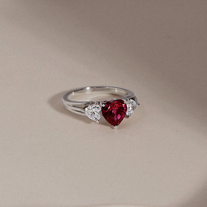 DIAMONBLISS Marilyn Monroe 3-Stone Heart Ring