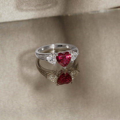 DIAMONBLISS Marilyn Monroe 3-Stone Heart Ring