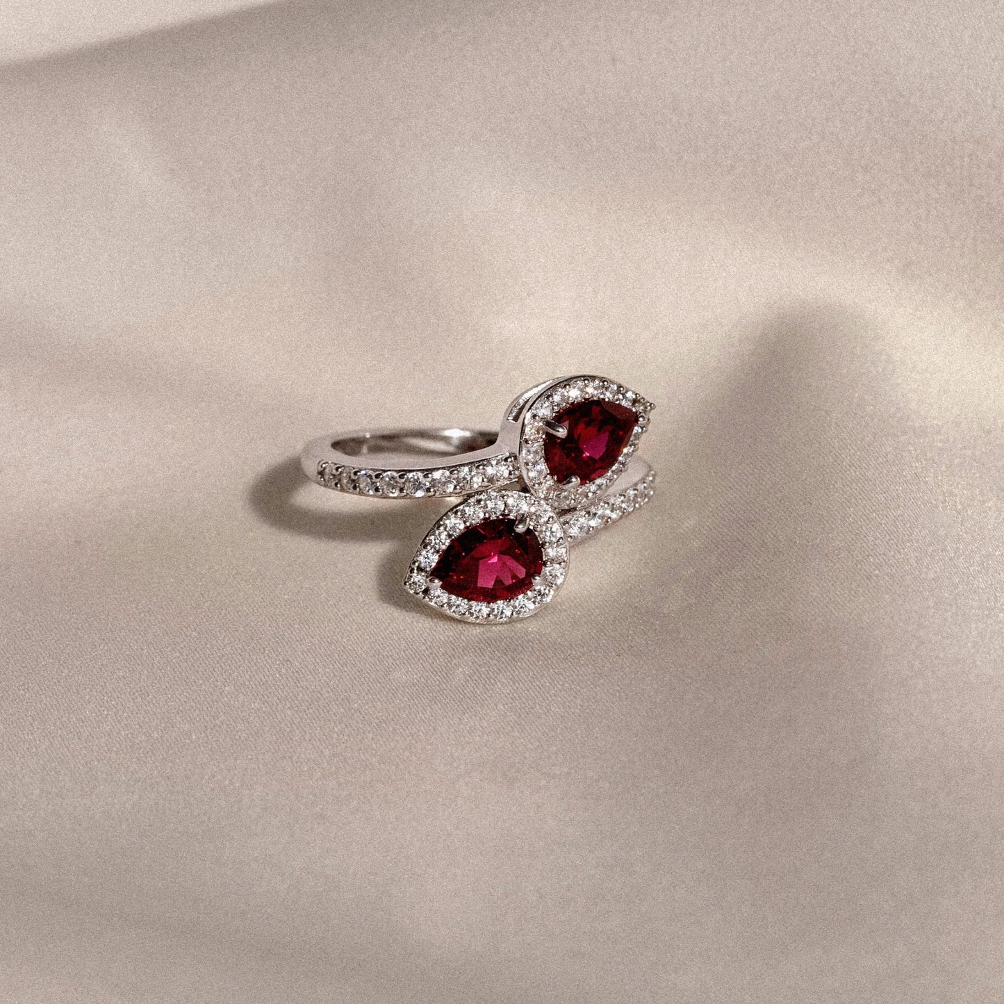 DIAMONBLISS Marilyn Monroe Bypass Pear Ring