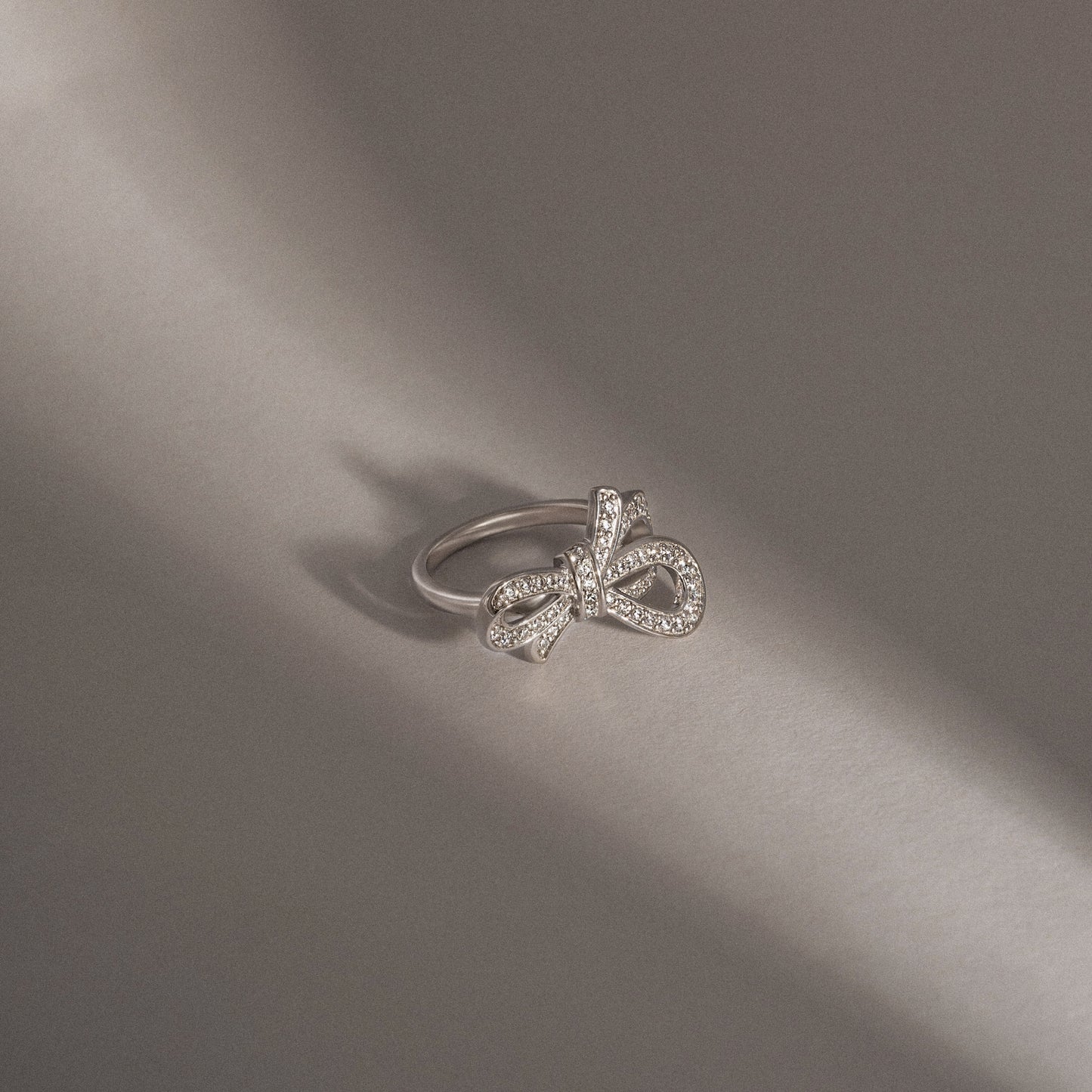 DIAMONBLISS Marilyn Monroe Bow Ring