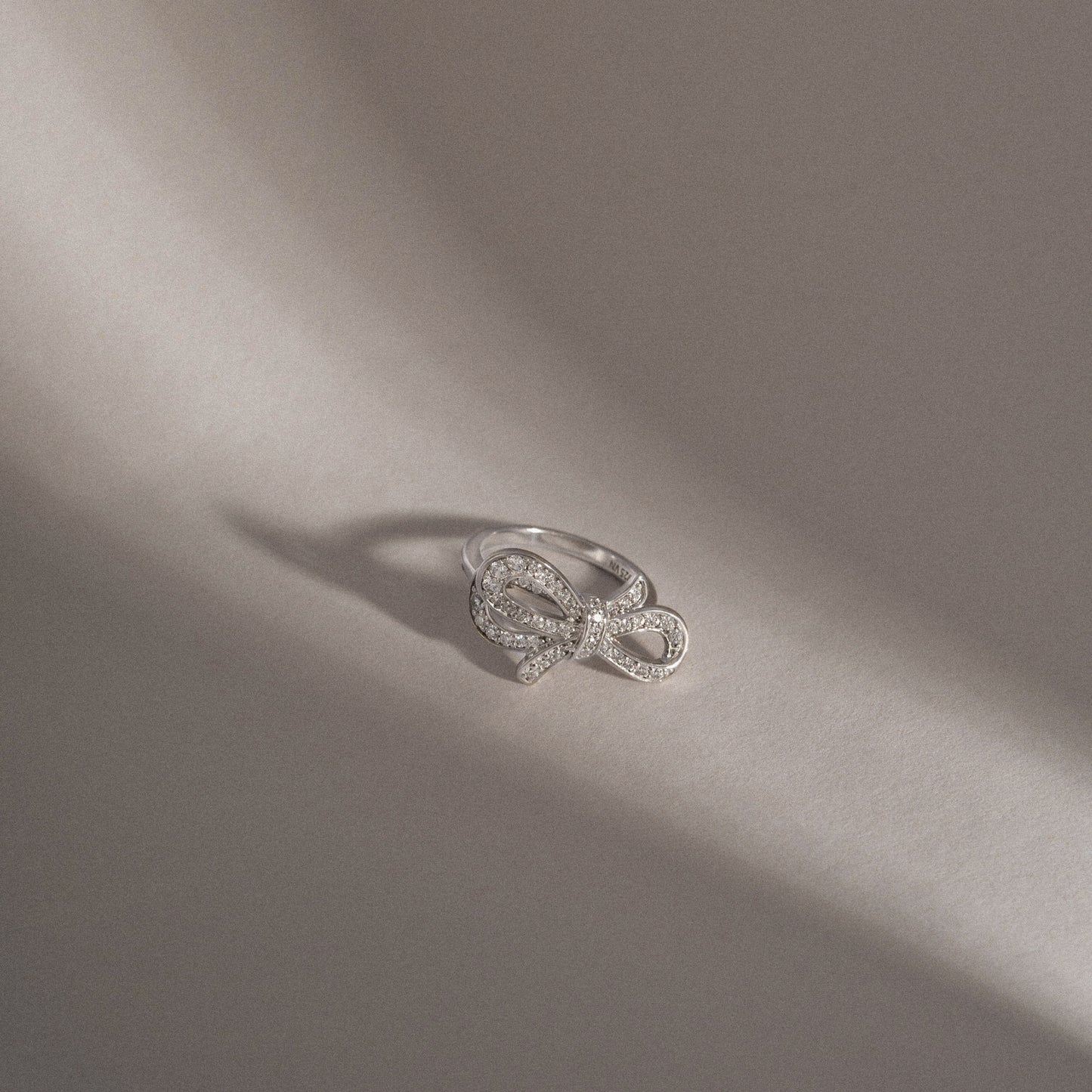 DIAMONBLISS Marilyn Monroe Bow Ring