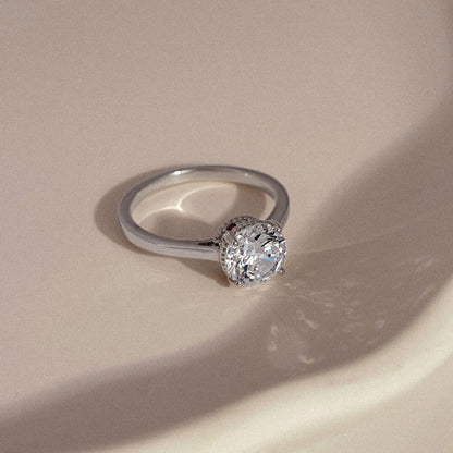 DIAMONBLISS Marilyn Monroe Red Accent Round Ring