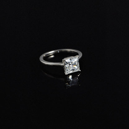 DIAMONBLISS Marilyn Monroe Red Accent Princess Ring