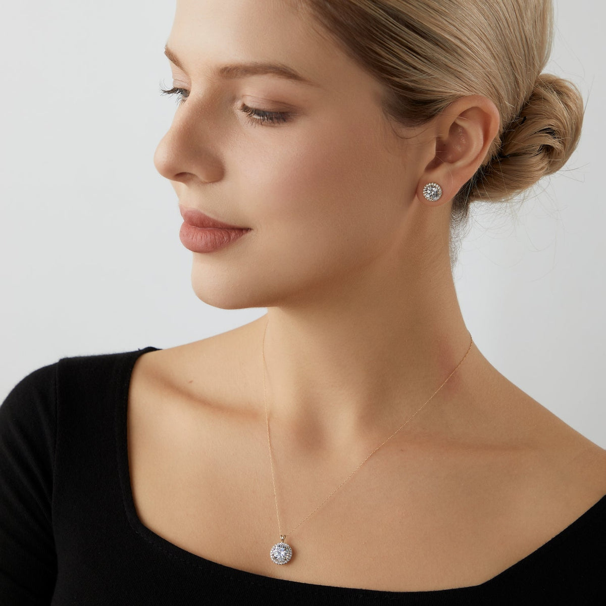 Solid Gold Halo Pendant Necklace
