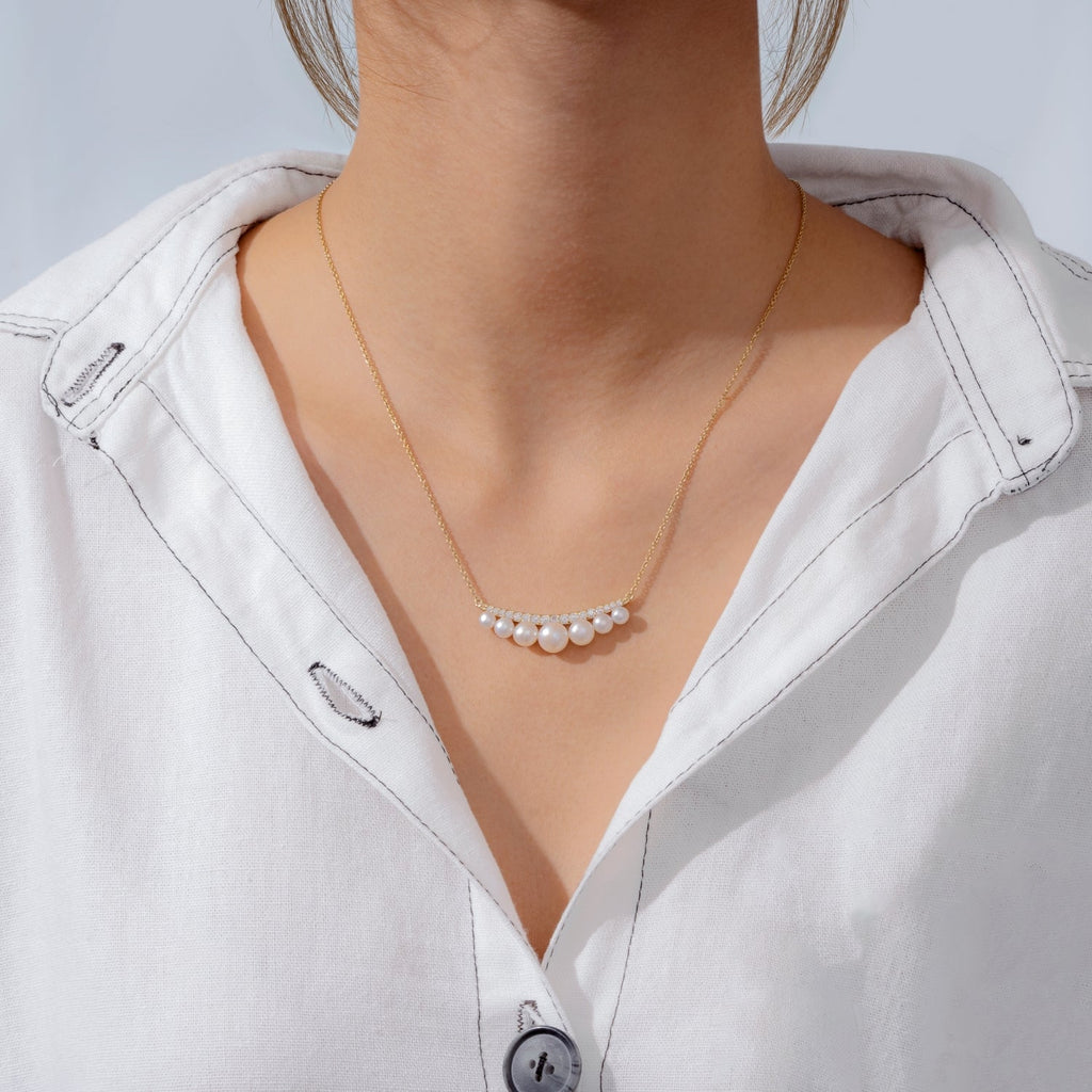 Curve Bar Pearl Pendant Necklace